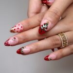 Mistletoe Kiss - Image 3